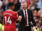 manajer-manchester-united-ole-gunnar-solskjaer-kanan-memberi-selamat-kepada-jesse-lingard.jpg