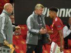 manajer-norwegia-manchester-united-ole-gunnar-solskjaer-salaman-dengan-lingard.jpg
