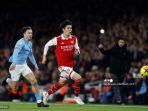 manchester-city-jack-grealish-kiri-bertarung-memperebutkan.jpg