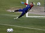 manchester-united-goalkeeper-david-de-gea_20160610_233139.jpg