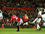 manchester-united-henrikh-mkhitaryan-mencetak-gol-tendangan-kalajengking_20161227_120847.jpg
