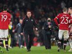 manchester-united-jerman-ralf-rangnick-tengah-berjalan-di-lapangan.jpg