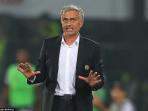manchester-united-manager-jose-mourinho_20160916_074537.jpg