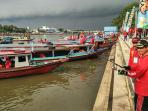 mancing-di-pinggir-sungai-martapura-banjarmasin_20161001_074729.jpg