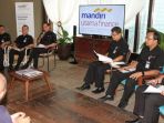 mandiri-utama-finance-pejabat_20170808_225726.jpg