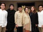 manji-dan-wina-natalia-kompak-hadiri-acara-tasyakuran-7-bulan-kehamilan-istri-wishnutama.jpg