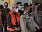 mantan-bupati-buru-selatan-ditahan-kpk_20220126_204037.jpg