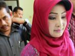 mantan-bupati-karanganyar-rina-iriani-sri-ratnaningsih_20141125_141716.jpg