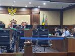 mantan-dirut-bakti-kominfo-anang-achmad-latif-dalam-sidang-lanjutan-korupsi-bts-kominfo-12.jpg