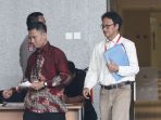 mantan-dirut-pnri-diperiksa-kpk_20170407_211417.jpg