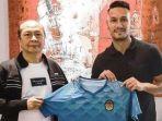 mantan-pemain-arema-dan-persebaya-raphael-maitimo.jpg