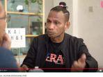mantan-pemain-timnas-indonesia-rochy-putiray-bersama-dengan-wartawan-olahraga-senior-anton-sanjoyo.jpg