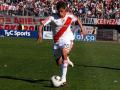 manuel-lanzini-giring-bola.jpg