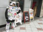 manusia-kertas-dengan-seragam-samurai-di-tokyo_20160315_073307.jpg