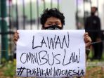 mapala-dan-pesepeda-bergerak-tolak-omnibus-law_20200716_001735.jpg