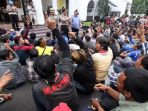 mapolrestabes-bandung-razia-preman-dan-pengamen-jalanan_20170614_143103.jpg