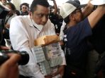 maqdir-ismail-penuhi-panggilan-kejagung-bawa-uang-rp-27-miliar_20230713_121840.jpg