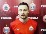 marc-anthony-klok-saat-ditemui-di-mes-persija.jpg