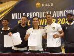marc-klok-bersama-dengan-dendy-sulistyawan-dan-renan-silva-saat-peluncuran-produk-mills.jpg