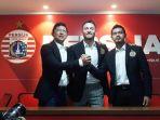 marc-klok-di-kantor-persija-bersama-mohamad-prapanca.jpg