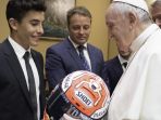 marc-marquez-dan-kawan-kawan-dapat-wejangan-dari-paus-fransiskus_20180905_224922.jpg
