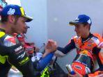 marc-marquez-dan-valentino-rossi-berjabat-tangan-pada-seri-motogp-argentina-2019.jpg