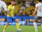 marcelo-brozovic-al-nassr-sedang-menggiring-bola-saat-melawan-al-taee-di-liga-arab-saudi.jpg