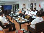 marciano-norman-saat-pertemuan-di-lt-12-gedung-koni-pusat.jpg