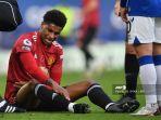 marcus-rashford-bereaksi-setelah-dilanggar-oleh-striker-everton-brasil-bernard.jpg