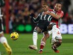 marcus-rashford-tengah-dan-bek-nottingham-forest.jpg