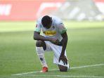 marcus-thuram-beri-penghormatan-atas-kematian-george-floyd.jpg