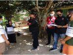 maria-eka-susanti-hadir-saat-proses-rekonstruksi-tewasnya-bambang-ciptadi.jpg