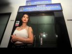 maria-ozawa-diperiksa-oleh-imigrasi-denpasar_20181107_161515.jpg
