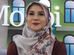 marini-zumarnis-pembicara-bedah-buku-hai-darl_20180725_122521.jpg