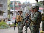 marinir-filipina-berjaga-jaga-dalam-operasi-pembersihan-militan-muslim-di-dekat-marawi.jpg