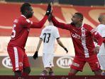 mario-balotelli-kiri-merayakan-golnya-bersama-kevin-prince-boateng-untuk-ac-milan-kw-ac-monza.jpg
