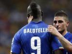 mario-balotelli-saat-membela-timnas-italia-bersama-marco-verratti_20160913_002754.jpg