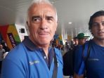 mario-gomez-dan-fernando-soler-di-bandara-husein-sastranegara_20180103_163256.jpg
