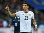 mario-gomez-saat-memperkuat-timnas-jerman_20160524_144710.jpg
