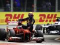 mark-webber-nangkring-di-mobil-fernando-alonso.jpg