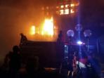 markas-polisi-militer-kodam-xiitanjungpura-terbakar_20161116_075136.jpg