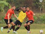 marko-simic-dan-taufik-hidayat-saat-membela-persija-jakarta.jpg