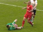 martin-skrtel-injak-david-de-gea_20150324_153130.jpg