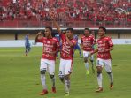 martinus-lakukan-selebrasi_20180125_112225.jpg