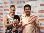 maruarar-dengan-miss-world-asal-philipina.jpg