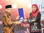 maruf-amin-saat-gubernur-jawa-timur-khofifah-indar-parawansa.jpg