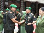 maruli-simanjuntak-memimpin-upacara-serah-terima-enam-jabatan-strategis-di-lingkungan-tni-ad.jpg