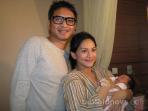 masayu-anastasia-dan-lembu-wiworojati-saat-di-rumah-sakit-bersalin_20150922_140144.jpg