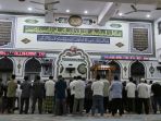 masjid-agung-al-azhar-gelar-salat-tarawih_20220401_210027.jpg