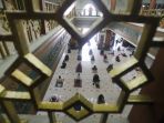 masjid-agung-al-barkah-kota-bekasi-kembali-laksanakan-salat-jumat_20200529_180627.jpg